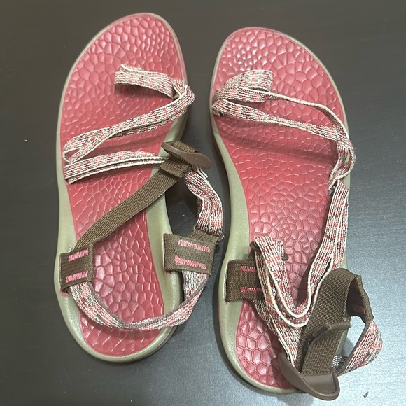 Maroon and tan chacos! Women’s 10 - Picture 1 of 5